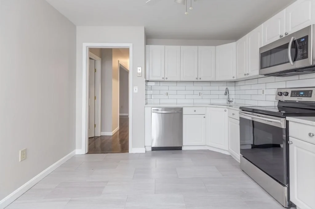 3 bed, 1 bath apartment for rent at 15 Aspinwall Ave Unit 4, Coolidge Corner — photo 1 of 8