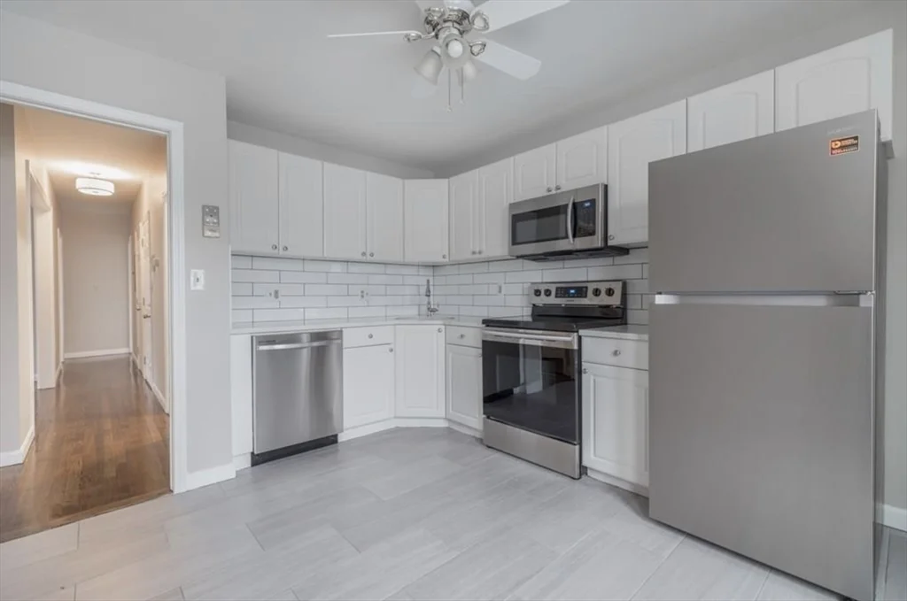 3 bed, 1 bath apartment for rent at 15 Aspinwall Ave Unit 4, Coolidge Corner — photo 2 of 8