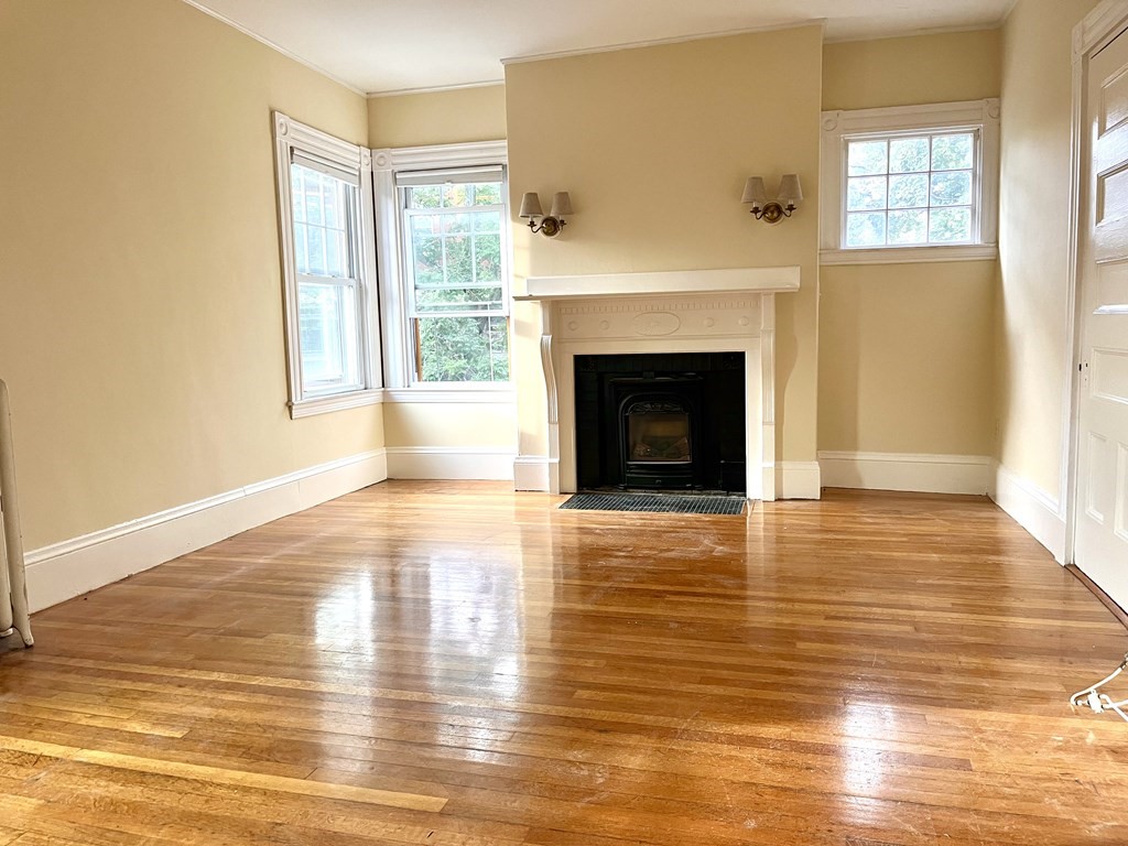 4 bed, 2 bath apartment for rent at 15 Auburn Unit A, Coolidge Corner — photo 3 of 16