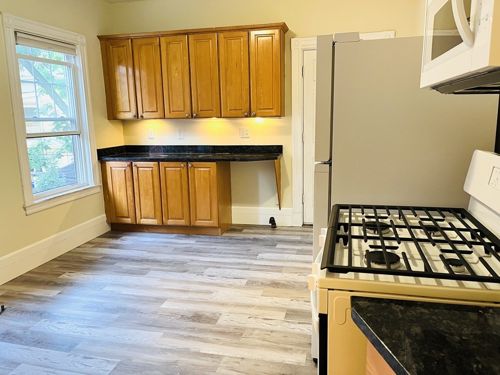 4 bed, 2 bath apartment for rent at 15 Auburn Unit A, Coolidge Corner — photo 8 of 16