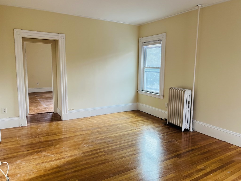 4 bed, 2 bath apartment for rent at 15 Auburn Unit A, Coolidge Corner — photo 4 of 16