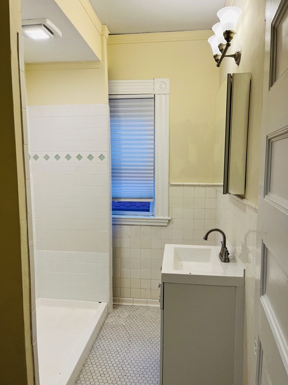 4 bed, 2 bath apartment for rent at 15 Auburn Unit A, Coolidge Corner — photo 9 of 16