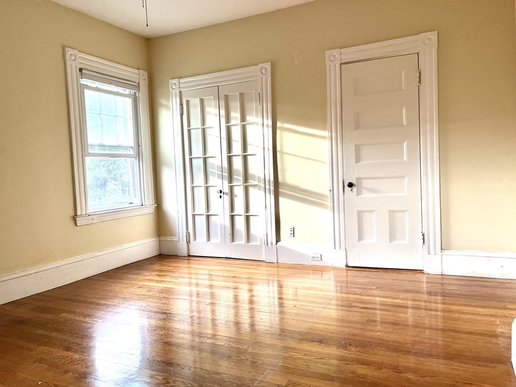 4 bed, 2 bath apartment for rent at 15 Auburn Unit A, Coolidge Corner — photo 2 of 16