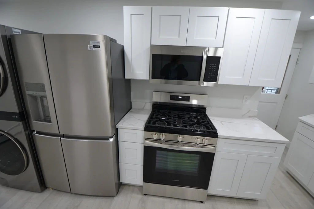 2 bed, 1 bath apartment for rent at 15 Avalon St, Beachmont — photo 4 of 14