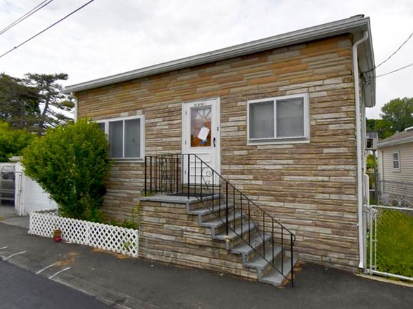 2 bed, 1 bath apartment for rent at 15 Avalon St Unit 0, Revere — photo 13 of 14