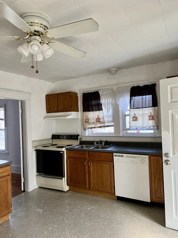 2 bed, 1 bath apartment for rent at 15 Baltic St Unit 1, Attleboro — photo 5 of 7