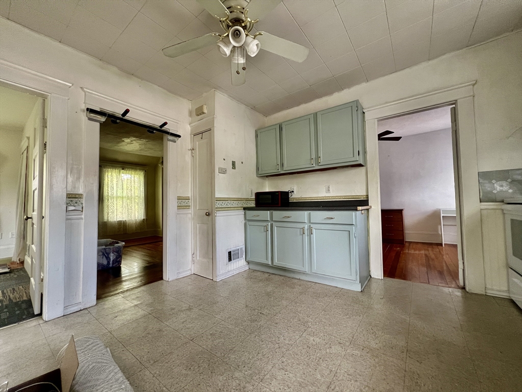 3 bed, 2 bath apartment for rent at 15 Baltic St Unit 2, Attleboro — photo 6 of 16