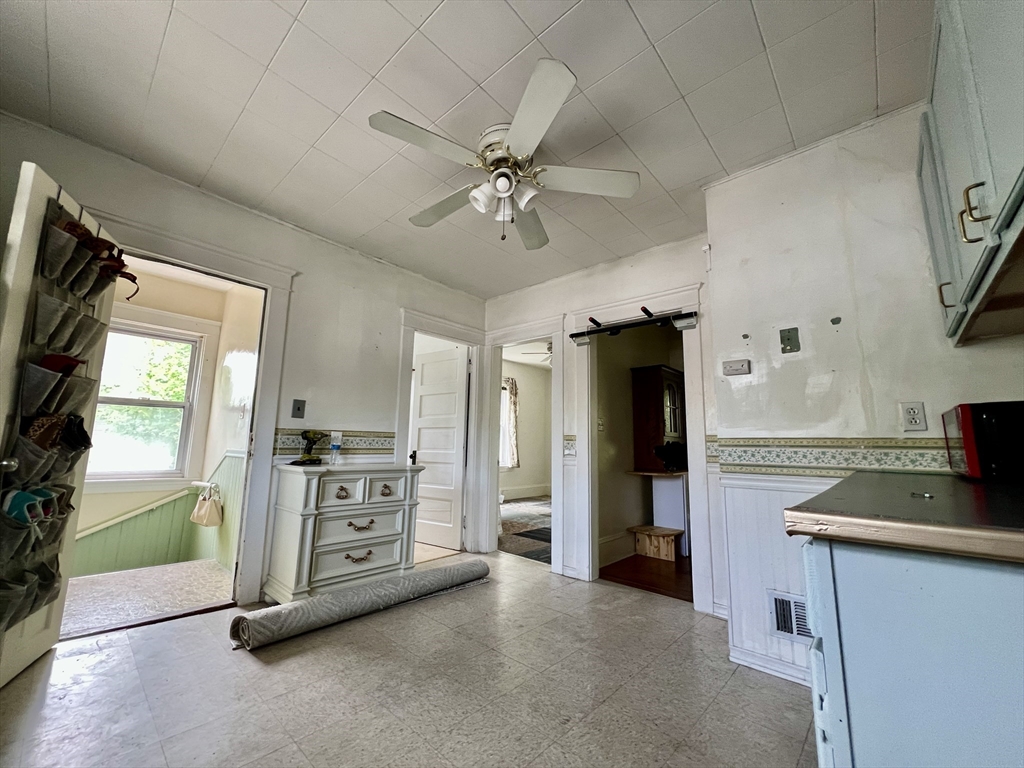 3 bed, 2 bath apartment for rent at 15 Baltic St Unit 2, Attleboro — photo 4 of 16