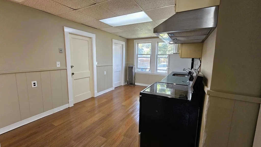 4 bed, 1 bath apartment for rent at 15 Beacon St Unit 1st floor, Quincy — photo 5 of 13