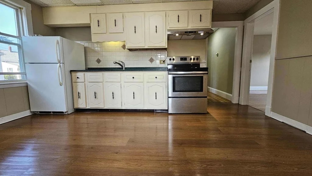 4 bed, 1 bath apartment for rent at 15 Beacon St Unit 1st floor, Quincy — photo 3 of 13