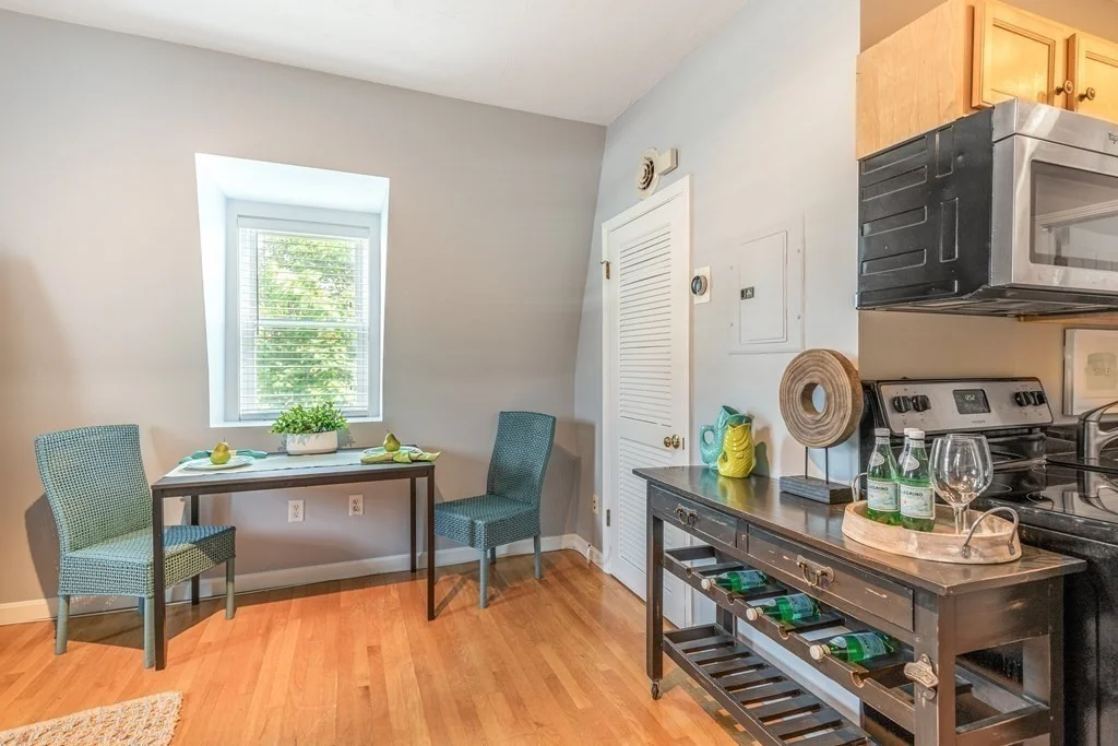 1 bed, 1 bath apartment for rent at 15 Beale St Unit 5, Dorchester — photo 3 of 21