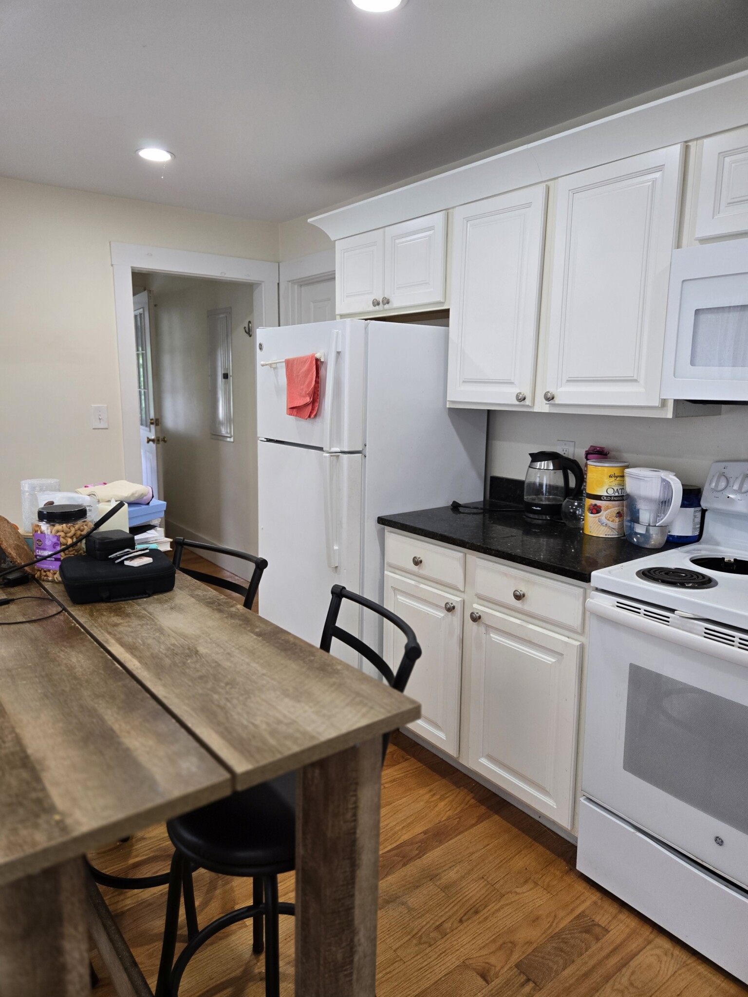 2 bed, 1 bath apartment for rent at 15 Beech St Unit 3, Nonantum — photo 3 of 20