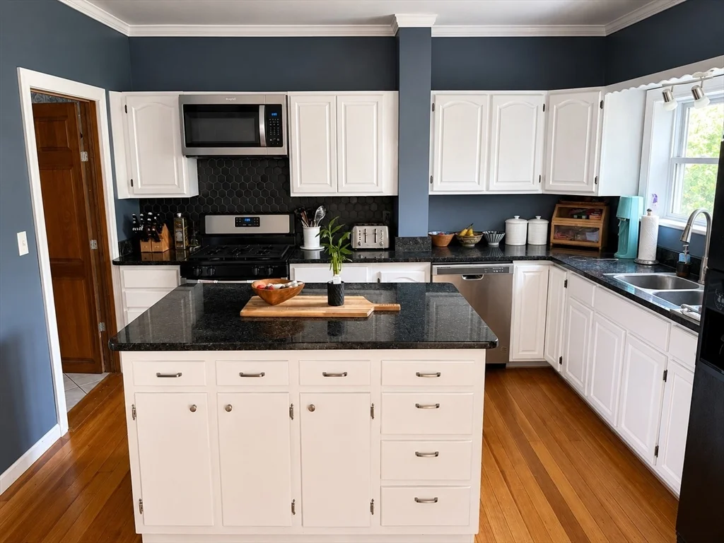 3 bed, 2 bath apartment for rent at 15 Beethoven St, Jamaica Plain — photo 3 of 11