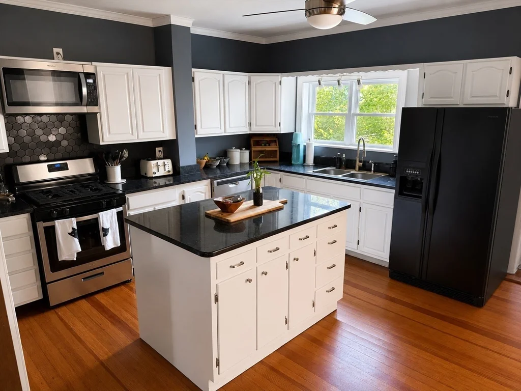 3 bed, 2 bath apartment for rent at 15 Beethoven St, Jamaica Plain — photo 2 of 11