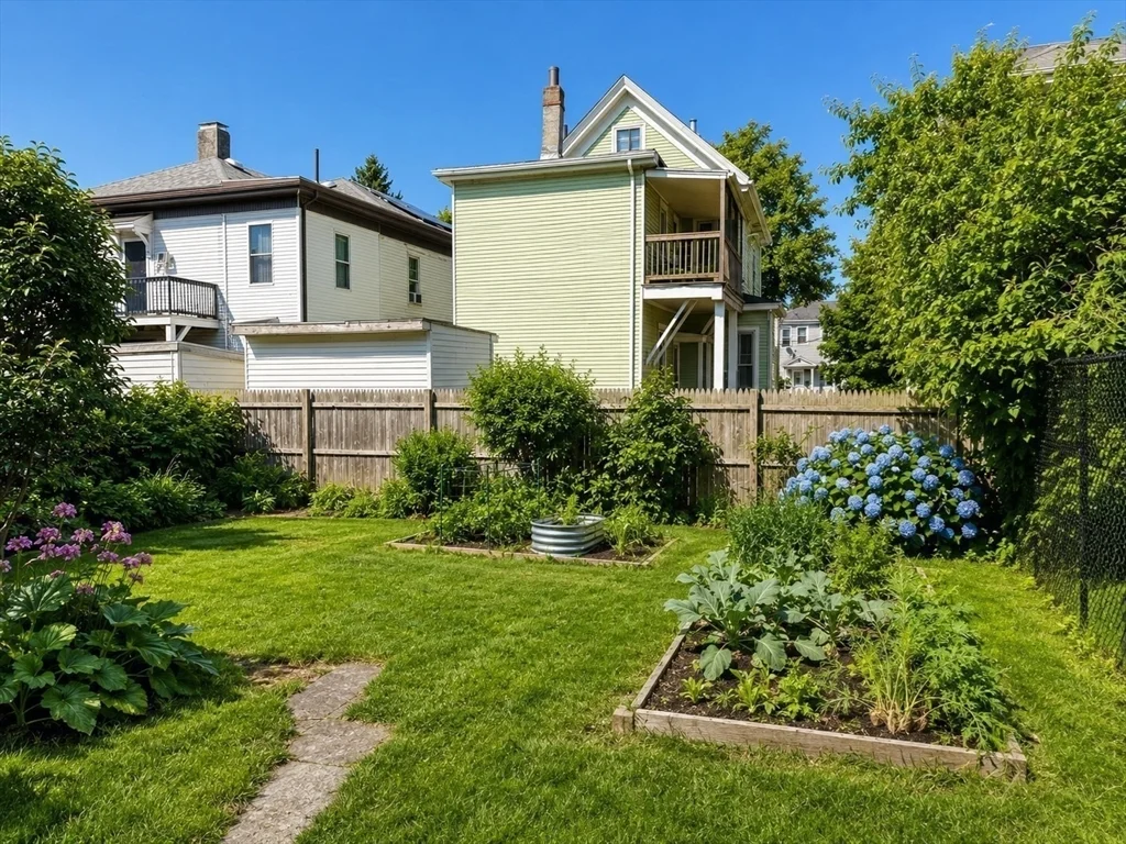 3 bed, 2 bath apartment for rent at 15 Beethoven St, Jamaica Plain — photo 8 of 11