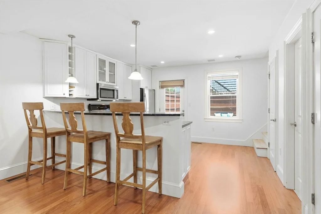 1 bed, 1 bath apartment for rent at 15 Belmont St Unit 1, Charlestown — photo 6 of 17