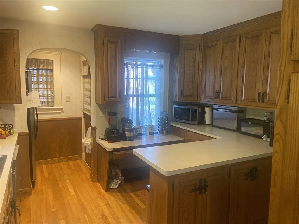 5 bed, 2 bath apartment for rent at 15 Bemuth Rd Unit 15, Newton — photo 5 of 15