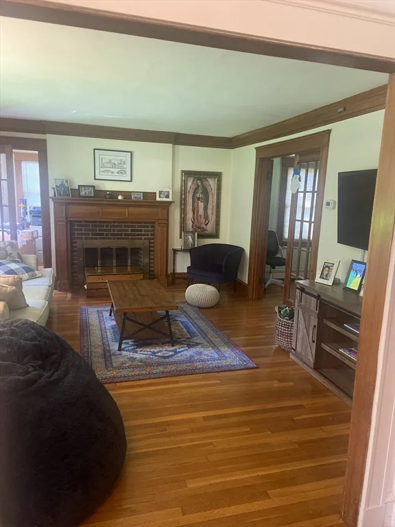 5 bed, 2 bath apartment for rent at 15 Bemuth Rd Unit 15, Newton — photo 4 of 15