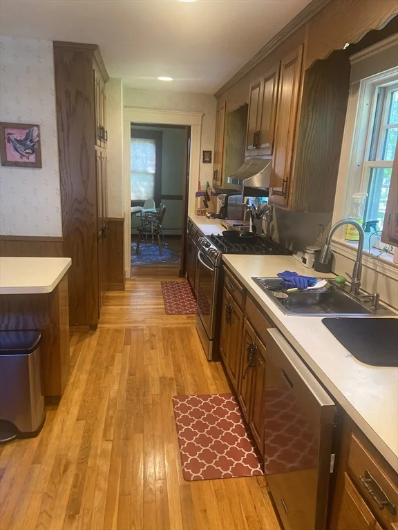 5 bed, 2 bath apartment for rent at 15 Bemuth Rd Unit 15, Newton — photo 6 of 15