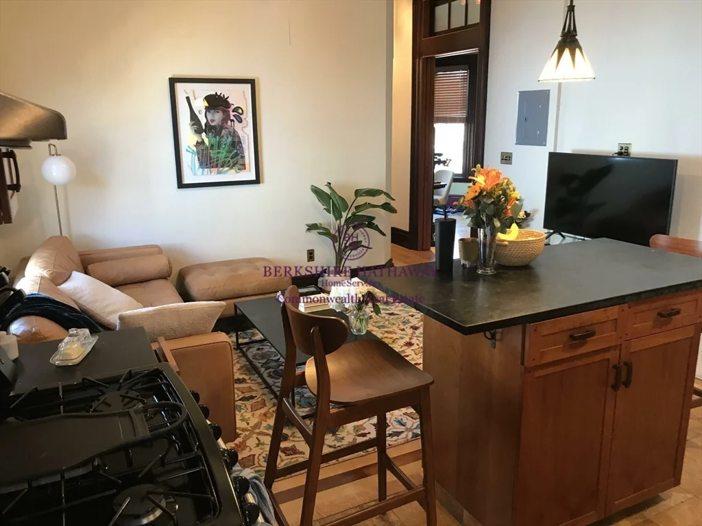 2 bed, 1 bath apartment for rent at 15 Bigelow Unit 4, Cambridge — photo 1 of 15