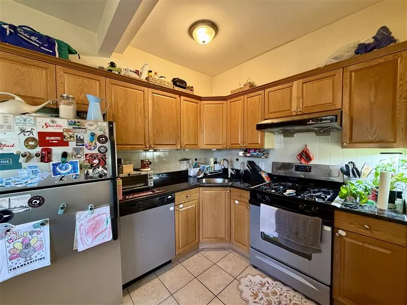1 bed, 1 bath apartment for rent at 15 Bonair St Unit A, East Somerville — photo 1 of 10