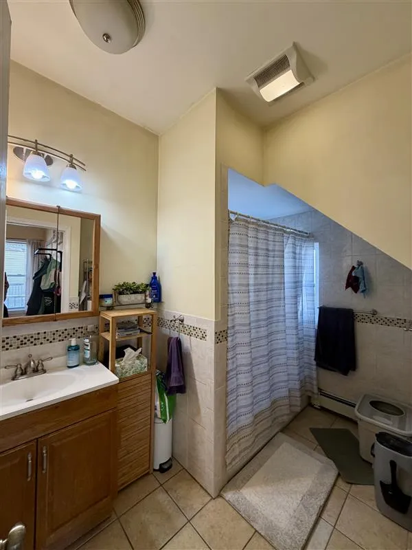 1 bed, 1 bath apartment for rent at 15 Bonair St Unit A, East Somerville — photo 8 of 10