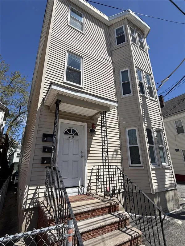 1 bed, 1 bath apartment for rent at 15 Bonair St Unit A, East Somerville — photo 9 of 10