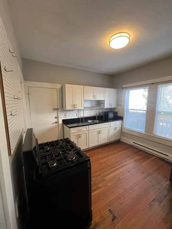 2 bed, 1 bath apartment for rent at 15 Bower St Unit 1, Lowell — photo 3 of 16