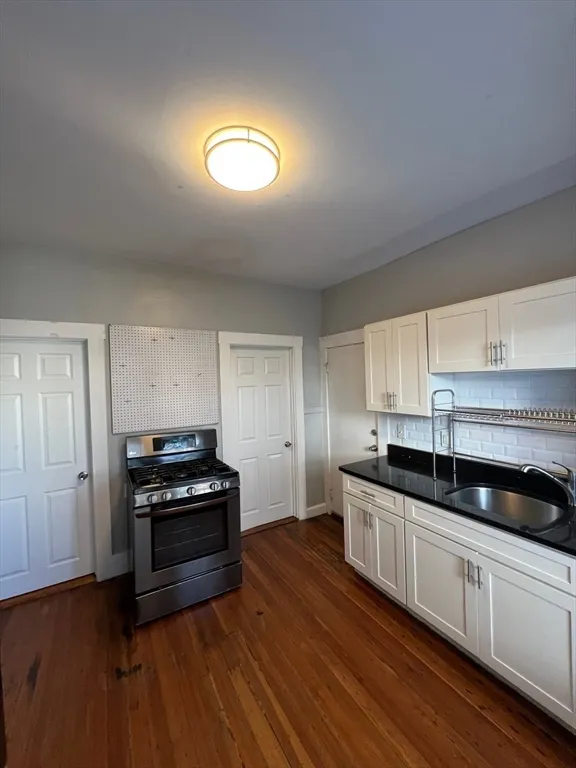 2 bed, 1 bath apartment for rent at 15 Bower St Unit 1, Lowell — photo 4 of 16