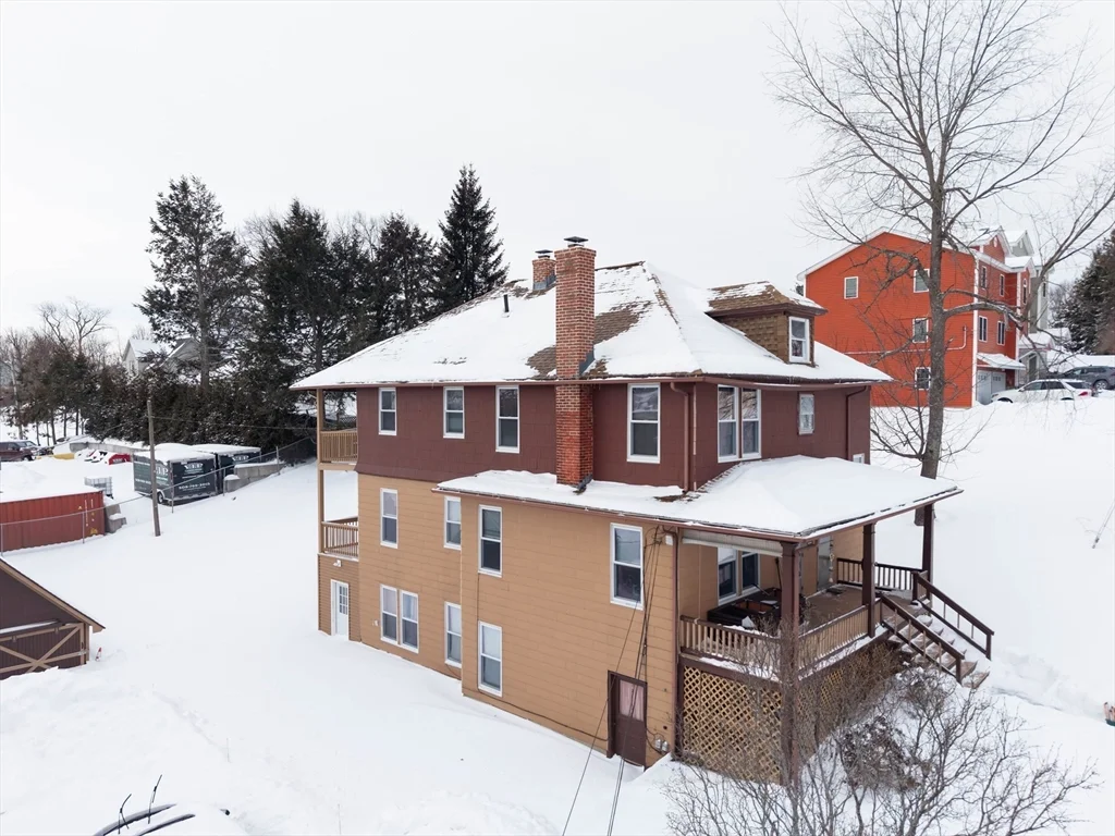 3 bed, 1 bath apartment for rent at 15 Boxford St Unit 2, Burncoat — photo 1 of 23