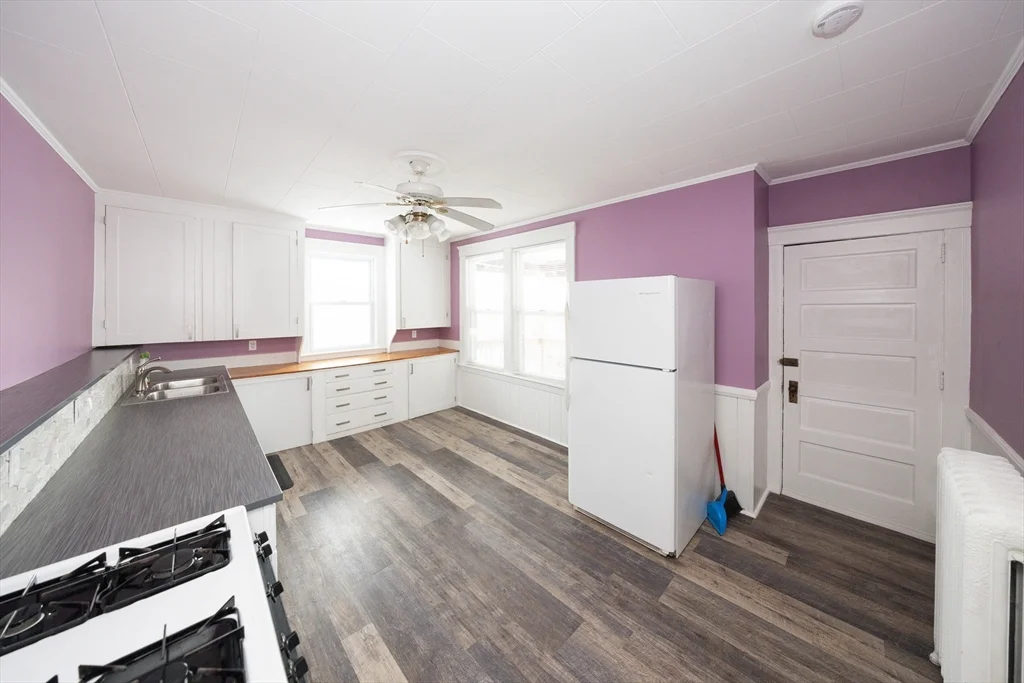 3 bed, 1 bath apartment for rent at 15 Boxford St Unit 2, Burncoat — photo 4 of 23