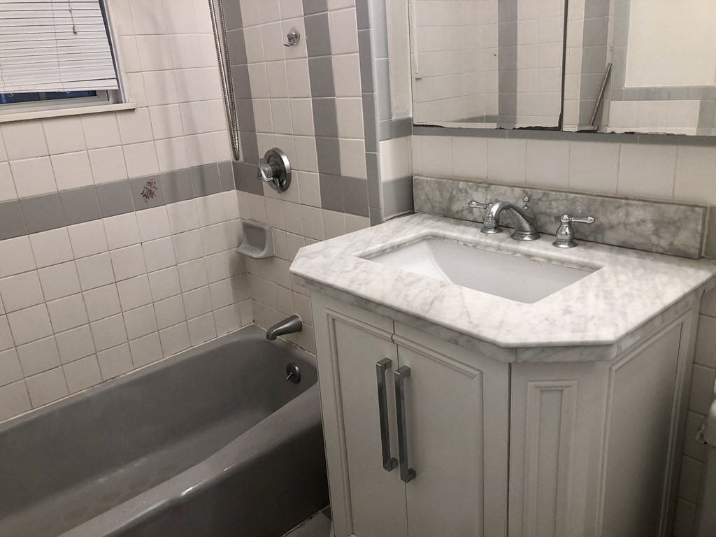 2 bed, 1 bath apartment for rent at 15 Braemore Rd Unit 1, Brighton — photo 12 of 16