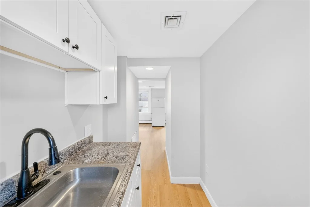 3 bed, 1 bath apartment for rent at 15 Broadway Unit 2, Haverhill — photo 10 of 13