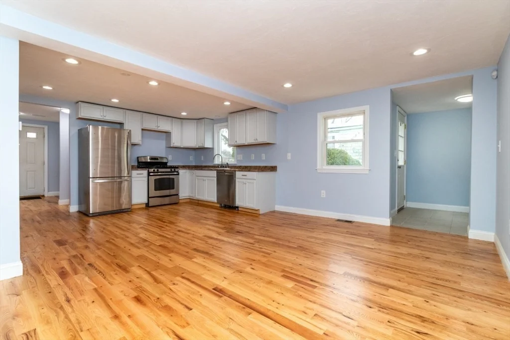 2 bed, 1 bath apartment for rent at 15 Buckingham St Unit 2, Hyde Park — photo 6 of 38