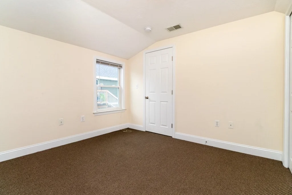 2 bed, 1 bath apartment for rent at 15 Buckingham St Unit 2, Hyde Park — photo 24 of 38