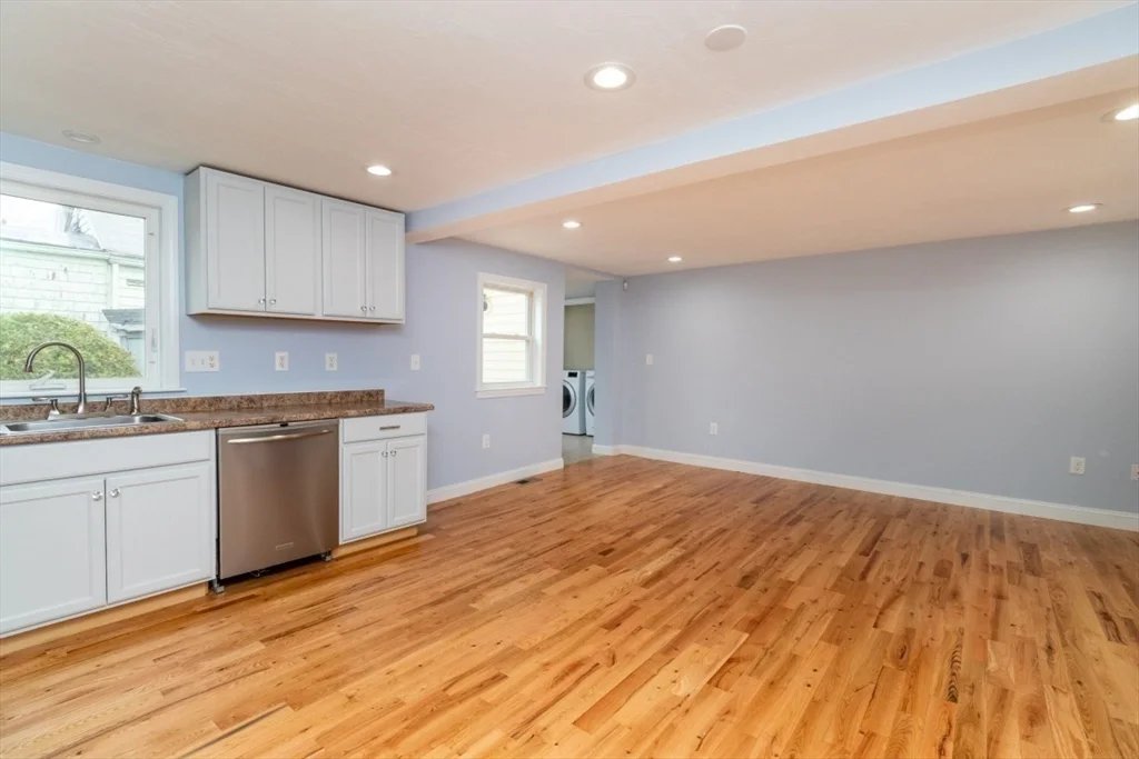 2 bed, 1 bath apartment for rent at 15 Buckingham St Unit 2, Hyde Park — photo 10 of 38