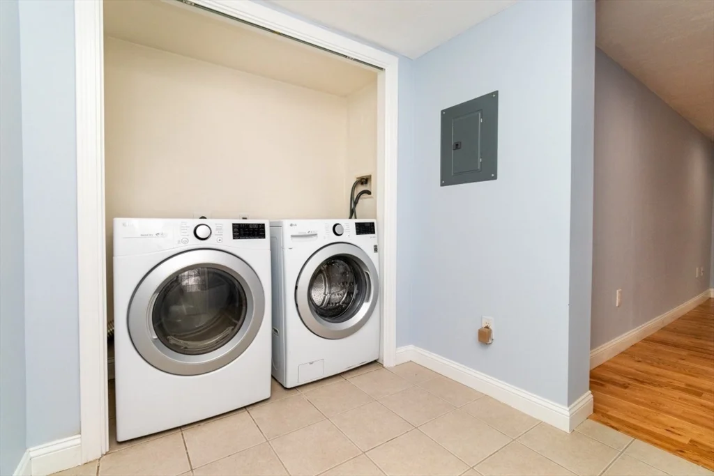 2 bed, 1 bath apartment for rent at 15 Buckingham St Unit 2, Hyde Park — photo 17 of 38