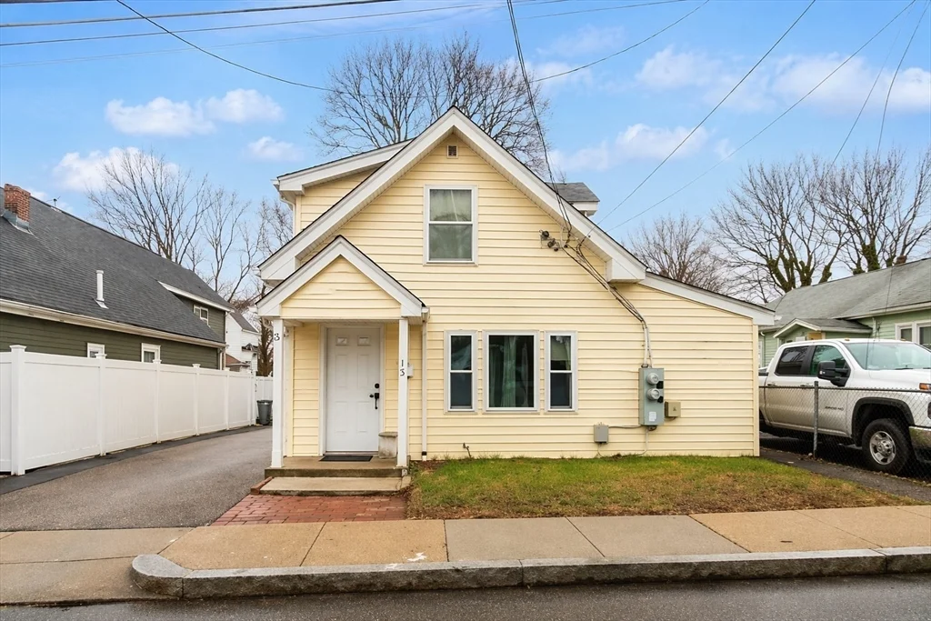 2 bed, 1 bath apartment for rent at 15 Buckingham St Unit 2, Hyde Park — photo 33 of 38