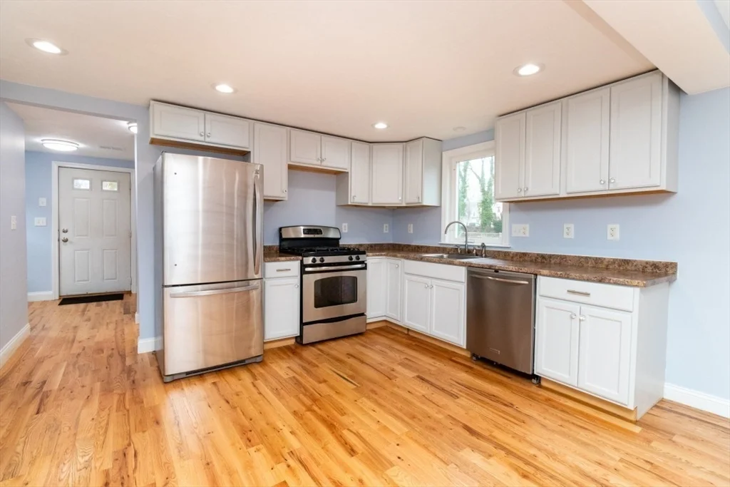 2 bed, 1 bath apartment for rent at 15 Buckingham St Unit 2, Hyde Park — photo 14 of 38
