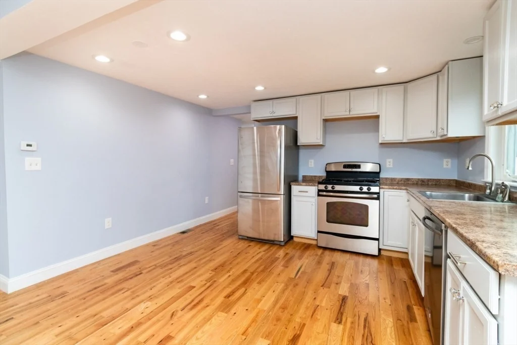 2 bed, 1 bath apartment for rent at 15 Buckingham St Unit 2, Hyde Park — photo 12 of 38
