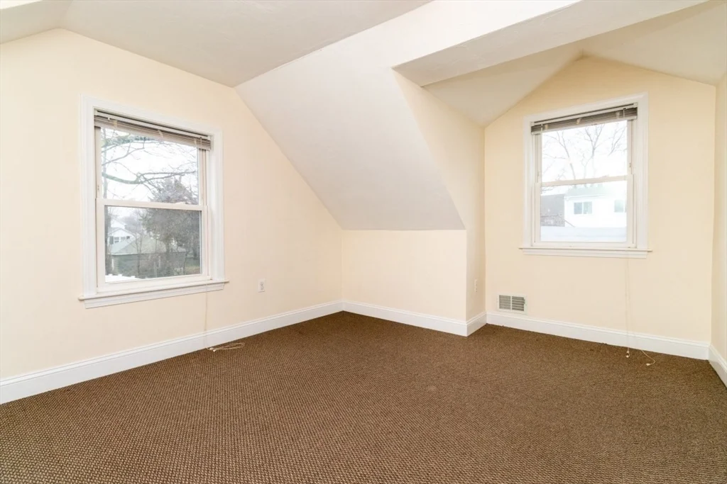 2 bed, 1 bath apartment for rent at 15 Buckingham St Unit 2, Hyde Park — photo 20 of 38