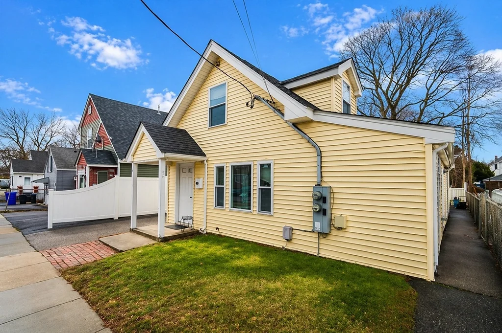 2 bed, 1 bath apartment for rent at 15 Buckingham St Unit 2, Hyde Park — photo 34 of 38