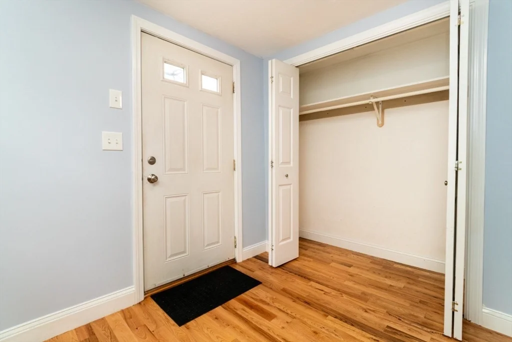 2 bed, 1 bath apartment for rent at 15 Buckingham St Unit 2, Hyde Park — photo 2 of 38
