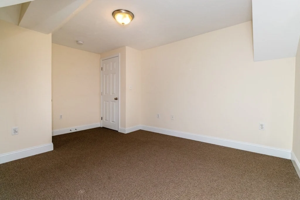 2 bed, 1 bath apartment for rent at 15 Buckingham St Unit 2, Hyde Park — photo 21 of 38