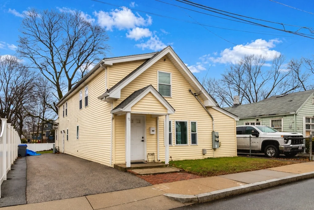 2 bed, 1 bath apartment for rent at 15 Buckingham St Unit 2, Hyde Park — photo 1 of 38
