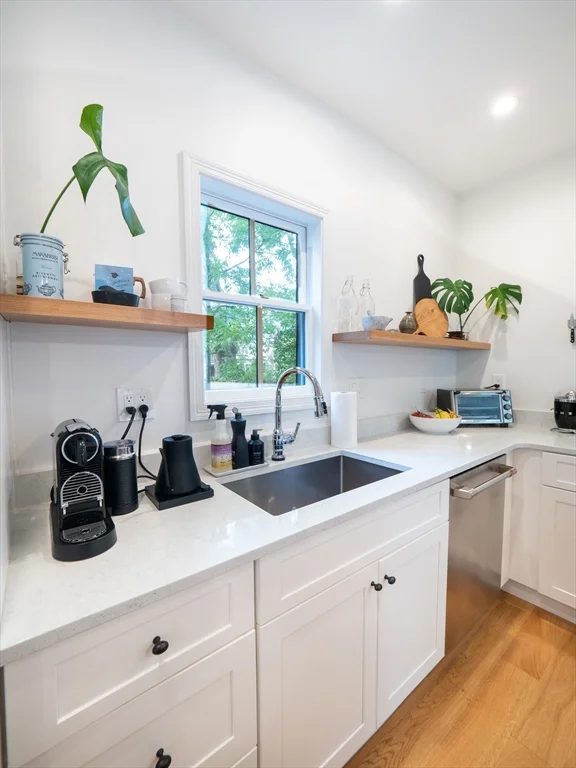 3 bed, 2 bath apartment for rent at 15 Campbell Park, Davis Square — photo 4 of 37