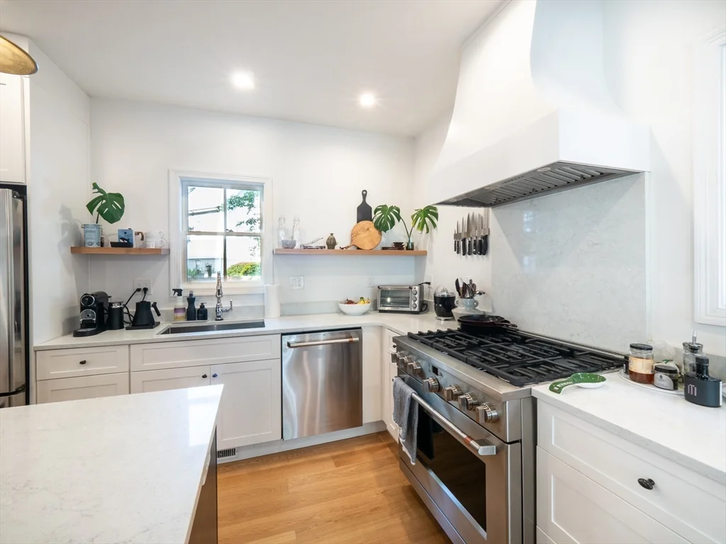 3 bed, 2 bath apartment for rent at 15 Campbell Park, Davis Square — photo 3 of 37