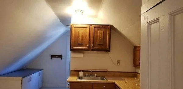 1 bed, 1 bath apartment for rent at 15 Carlton St Unit 3, Gilman Square — photo 6 of 7