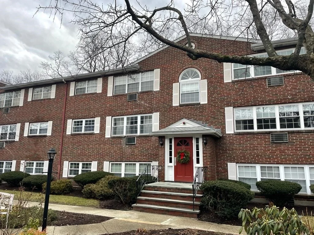 2 bed, 1 bath apartment for rent at 15 Cass St Unit 4, West Roxbury — photo 2 of 8