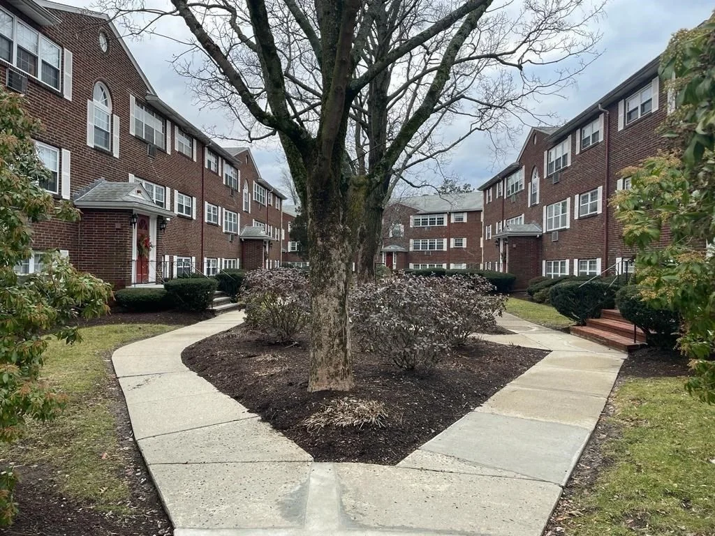 2 bed, 1 bath apartment for rent at 15 Cass St Unit 4, West Roxbury — photo 8 of 8